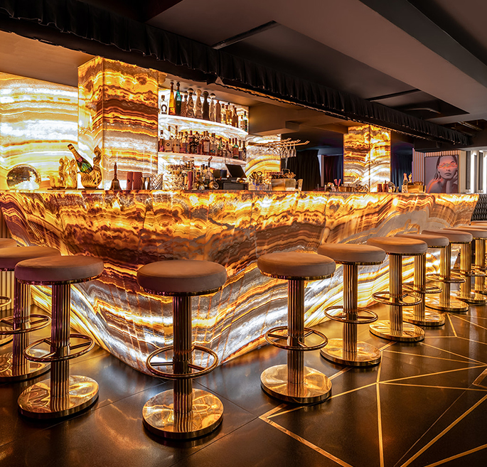 TEN 11 Lounge Nomad
